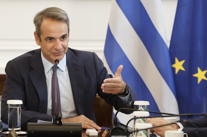 Unser Foto (© Eurokinissi) zeigt Ministerpräsident Kyriakos Mitsotakis während der Sitzung des Ministerrates am Mittwoch (28.8.).