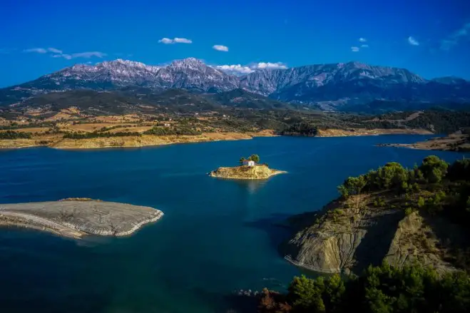 Unser Archivfoto (© Eurokinissi) zeigt eine Talsperre in der Nähe von Patras in Achaia auf der Peloponnes.