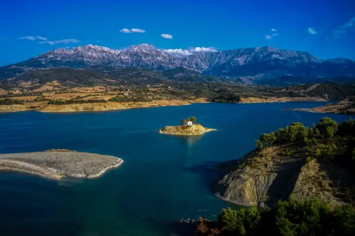 Unser Archivfoto (© Eurokinissi) zeigt eine Talsperre in der Nähe von Patras in Achaia auf der Peloponnes.