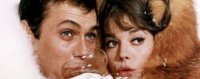 Unser Foto (© scfcc.org) zeigt die SchauspielerInnen Tony Curtis und Natalie Wood bei einer Szene aus dem Hollywood-Klassiker „Ein Rennen um die Welt“.