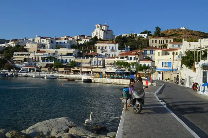 Unsere Archivfotos (© Griechenland Zeitung / Jan Hübel) entstanden auf der Insel Andros.