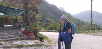 Foto (© GZlg): Zahllose Wanderwege führen hinauf in die Berge oder in Schluchten hinab.