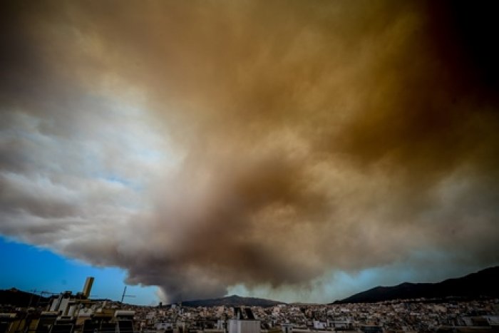 Der Himmel über Athen verdunkelte sich. (Foto: © Eurokinissi)