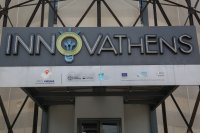 Das Foto (© Eurokinissi) zeigt das Gebäude des &quot;INNOVATHENS&quot; auf dem Technopolis-Gelände in Athen. Hier werden u. a. Workshops angeboten.