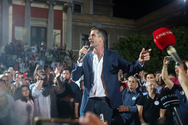 Unser Foto (© Eurokinissi) zeigt den am Sonntag gewählten Bürgermeister Athens Kostas Bakogiannis nach seinem Wahlsieg.