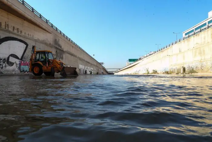 Foto (© Eurokinissi): Reinigung des Flusses Kifissos 