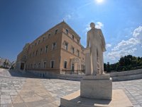 Unser Archivfoto (© Eurokinissi) entstand vor dem Parlamentsgebäude in Athen.