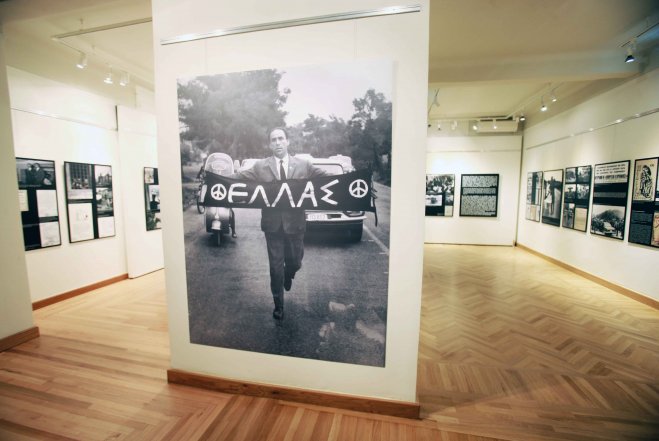 Unser Archivfoto (© Eurokinissi) zeigt eine Ausstellung über den 1963 ermordeten linken Politiker Grigoris Lambrakis.