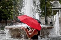 Sommerliches Unwetter: starke Regenfälle und Blitze