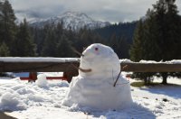 Foto (© Griechenland Zeitung / Jan Hübel): Der Schneemann vom Kastritissa (Fokida).