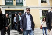 Unser Foto (© Eurokinissi) zeigt den Herausgeber und Journalisten Kostas Vaxevanis im April 2017 vor dem Gericht.