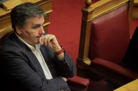 Unser Foto (© Eurokinissi) zeigt Finanzminister Efklidis Tsakalotos kurz vor der Weihnachtspause im Parlament.