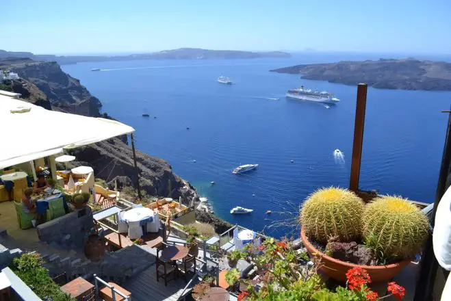 Unser Foto (© Jan Hübel / Griechenland Zeitung) zeigt die Insel Santorin.