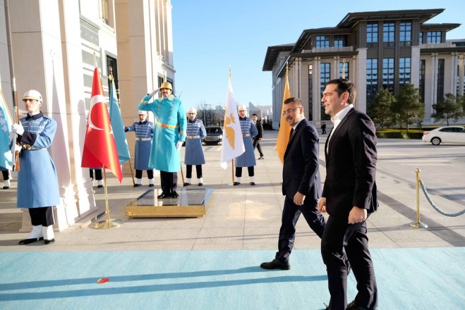 Unser Archivfoto (© Eurokinissi) entstand während eines früheren offiziellen Besuches von Alexis Tsipras in der Türkei.