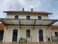 Unsere Archivfotos (© Griechenland Zeitung/Elisa Hübel) entstanden an der nordgriechischen Eisenbahnstation Paranesti.