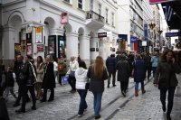 Unser Archivfoto (© Eurokinissi) zeigt die Athener Ermou-Straße.