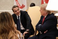 Unser Archivfoto (© Eurokinissi) entstand im Januar 2020 während eines Treffens zwischen Premierminister Kyriakos Mitsotakis (l.) und Donald Trump.