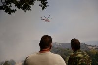 Unser Archivfoto (© Eurokinissi) entstand Anfang Oktober während eines schweren Waldbrandes in Korinthia auf der Peloponnes.