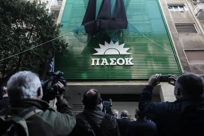 Unser Archivfoto (© Eurokinissi) entstand vor den PASOK-Büros in Athen.