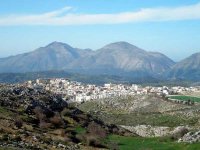 Foto (© dimos anogia): Blick auf das Dorf Anogia 