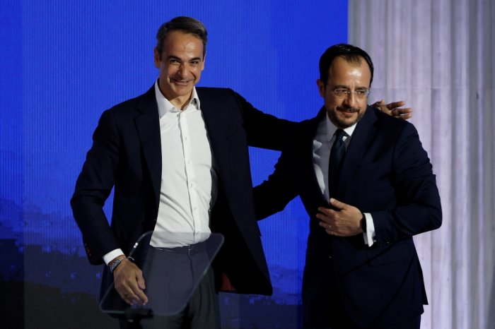 Unser Archivfoto (© Eurokinissi) zeigt Premierminister Kyriakos Mitsotakis (l.) gemeinsam mit Zypernpräsident Nikos Christodoulidis.