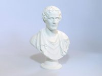 Foto (© phmus.org): Diese Büste von Lord Byron steht im Philhellenismus Museum in Athen. 