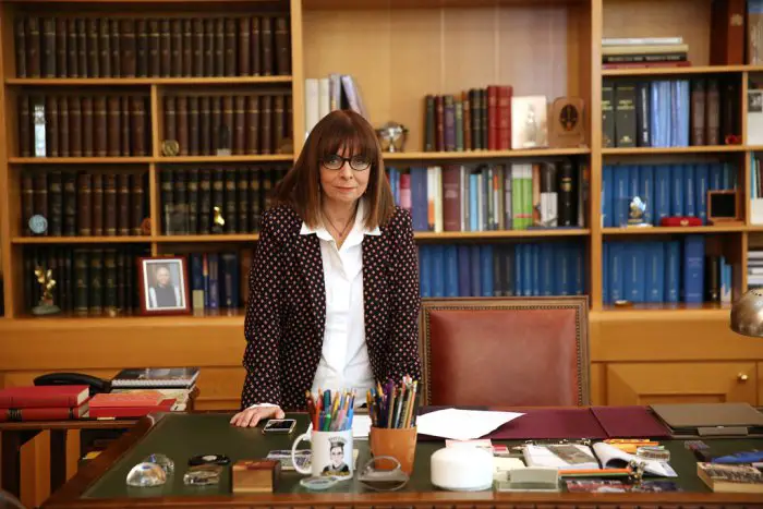 Unser Foto (© Eurokinissi) zeigt Staatspräsidentin Äkaterini Sakellaropoulou.