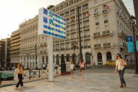 Unser Foto (© Eurokinissi) zeigt ein Hotel am Syntagma-Platz in Athen.