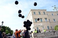 Unsere Fotos (© Eurokinissi) entstanden am Donnerstag (17.10.) während der Protestkundgebung des Krankenhauspersonals in Athen.