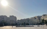 Sonne und ein wolkenloser Himmel über Athen (© Jana Petersmeier)