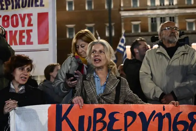 Unsere Fotos (© Eurokinissi) entstanden am Mittwoch (4.12.) vor dem Parlament in Athen.