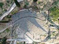 Unser Foto (© yppo) zeigt das Theater am Nabel der Welt.