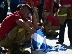 Unsere Fotos (© Eurokinissi) entstanden am Freitag (1.11.) im Rahmen einer Kundgebung von saisonal angestellten Feuerwehrleuten.