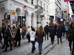 Unser Archivfoto (© Eurokinissi) zeigt die Athener Ermou-Straße.