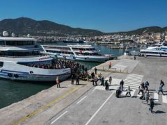 Ankunft ausländischer Gäste auf Lesbos.