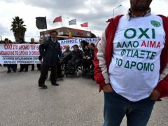 Foto (© Eurokinissi): Demo für den Straßenbau