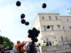 Unsere Fotos (© Eurokinissi) entstanden am Donnerstag (17.10.) während der Protestkundgebung des Krankenhauspersonals in Athen.